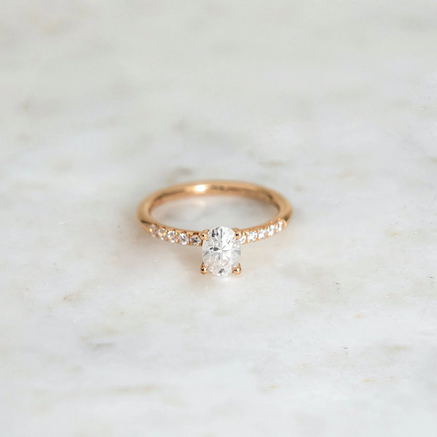 Ernst Forssell Collectées Claire oval cut 0,80 ct (labbodlad) med sidostenar (labbodlade)