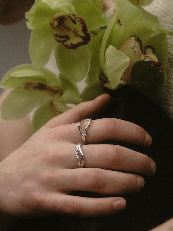 Maria Black Iris Ring Silver