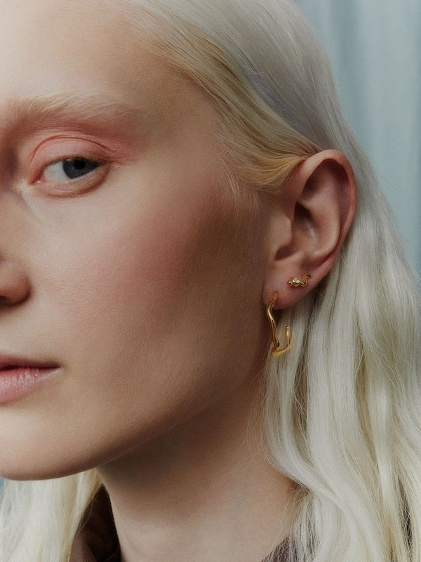    nora-crawler-earring-gold-maria-black