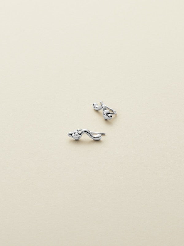 nora-crawler-earring-silver-maria-black