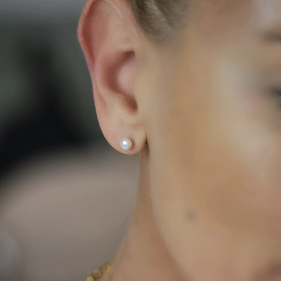 Emma Israelsson Freshwater Pearl Earrings S