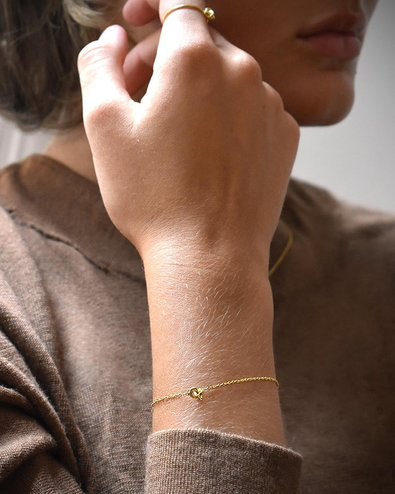 le-knot-drop-bracelet-gold
