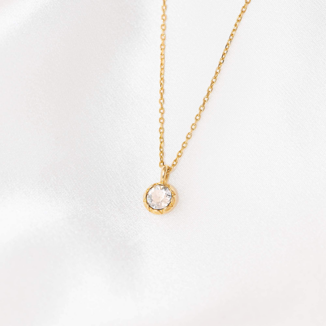 petite-victoria-necklace-silvershade-gold
