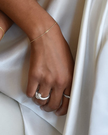 women-unite-drop-bracelet-gold-drakenberg-sjölin